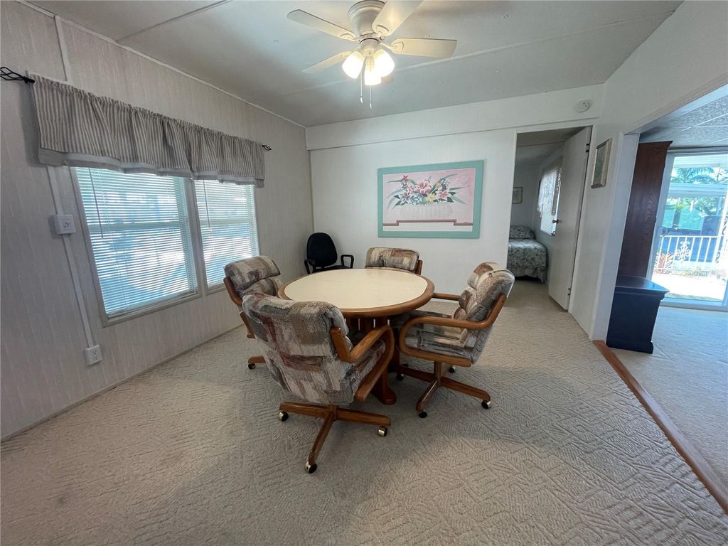 Image 10 of property listing at 504 49TH C AVENUE DRIVE E, Bradenton, FL 34203