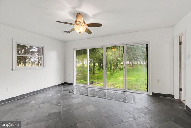 140 CODORUS FURNACE RD, Mount Wolf, PA 17347