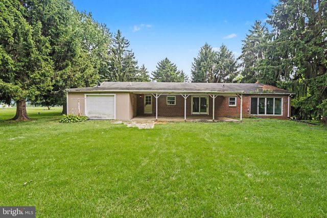 140 CODORUS FURNACE RD, Mount Wolf, PA 17347