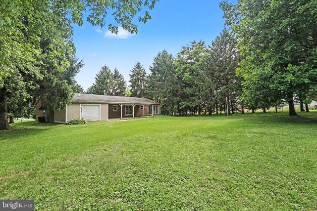 140 CODORUS FURNACE RD, Mount Wolf, PA 17347
