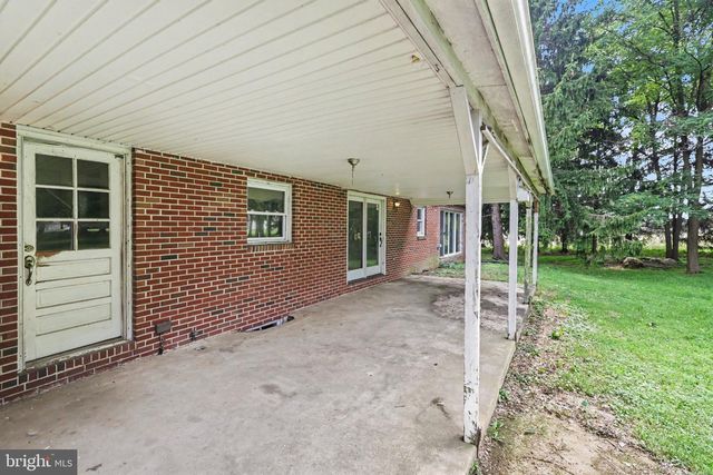 140 CODORUS FURNACE RD, Mount Wolf, PA 17347