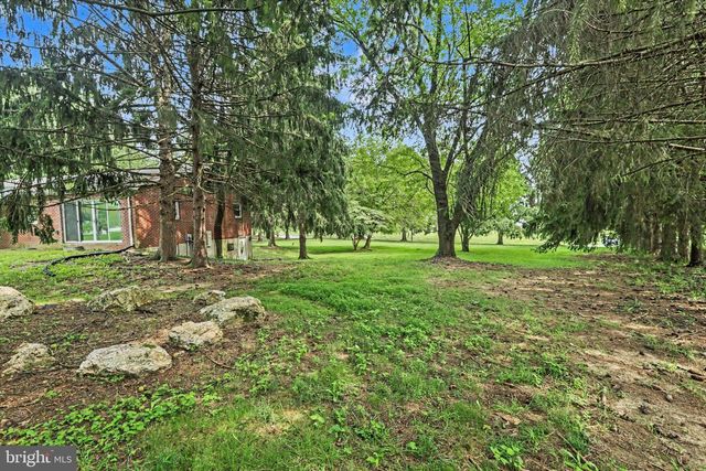 140 CODORUS FURNACE RD, Mount Wolf, PA 17347