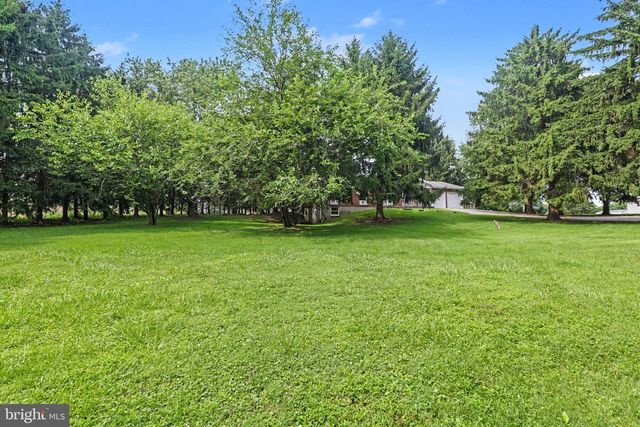 140 CODORUS FURNACE RD, Mount Wolf, PA 17347