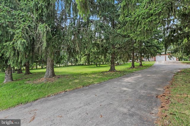 140 CODORUS FURNACE RD, Mount Wolf, PA 17347