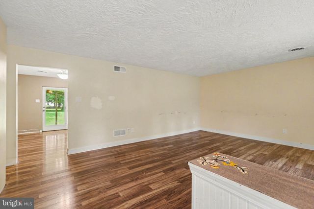 140 CODORUS FURNACE RD, Mount Wolf, PA 17347
