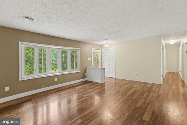 140 CODORUS FURNACE RD, Mount Wolf, PA 17347