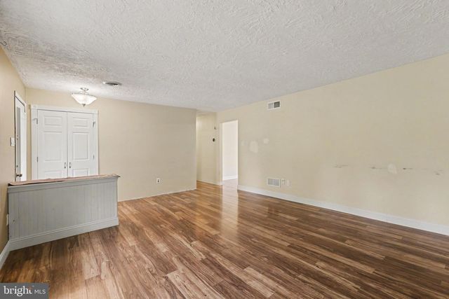 140 CODORUS FURNACE RD, Mount Wolf, PA 17347