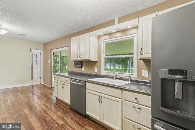 140 CODORUS FURNACE RD, Mount Wolf, PA 17347