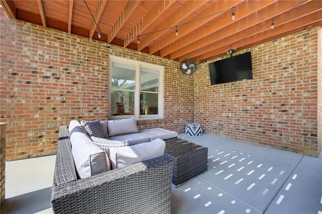 333 Golf Crest Drive, Acworth, GA 30101