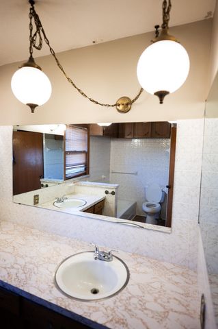 2243 N Missouri Avenue, Springfield, MO 65803