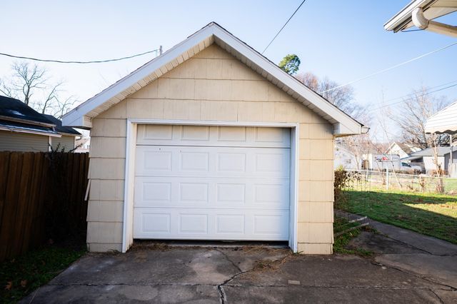 2243 N Missouri Avenue, Springfield, MO 65803