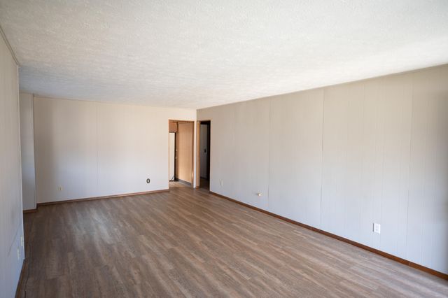 2243 N Missouri Avenue, Springfield, MO 65803