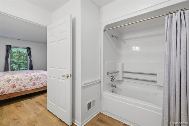 21305 Juniper Court 61, Farmington Hills, MI 48336