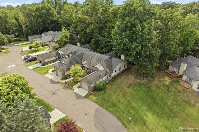21305 Juniper Court 61, Farmington Hills, MI 48336