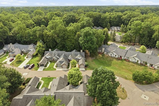 21305 Juniper Court 61, Farmington Hills, MI 48336