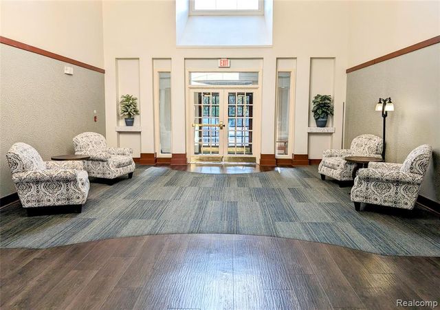 21305 Juniper Court 61, Farmington Hills, MI 48336