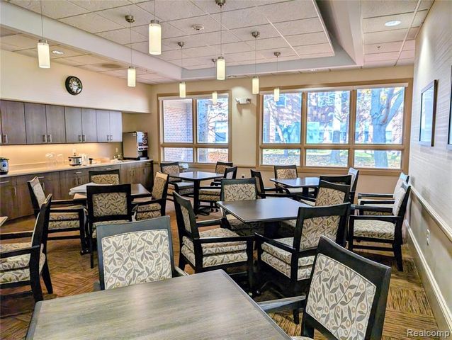 21305 Juniper Court 61, Farmington Hills, MI 48336