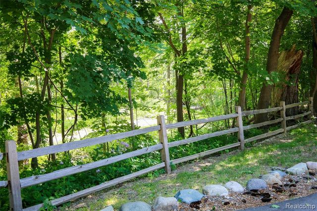 21305 Juniper Court 61, Farmington Hills, MI 48336