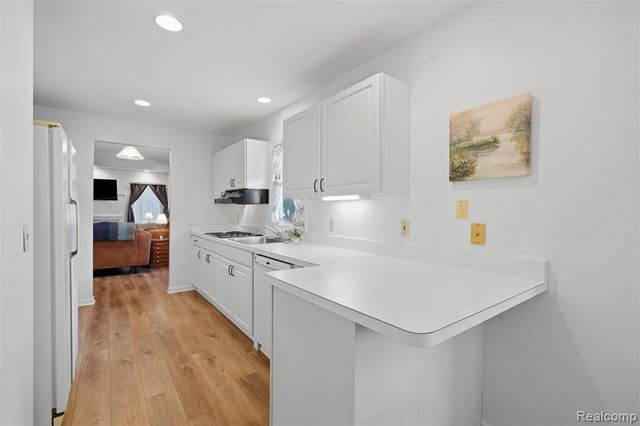 21305 Juniper Court 61, Farmington Hills, MI 48336