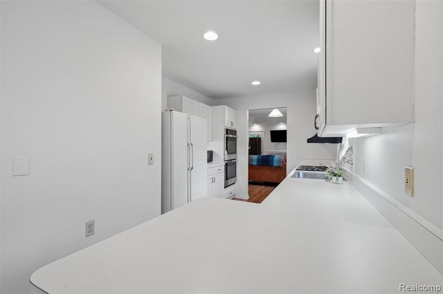 21305 Juniper Court 61, Farmington Hills, MI 48336