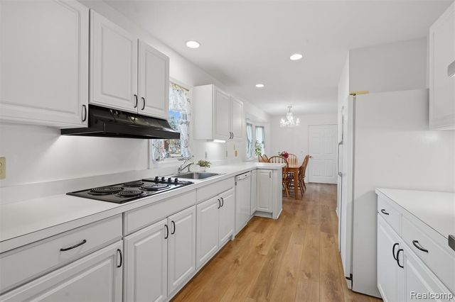 21305 Juniper Court 61, Farmington Hills, MI 48336