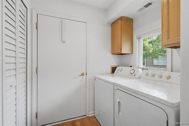 21305 Juniper Court 61, Farmington Hills, MI 48336