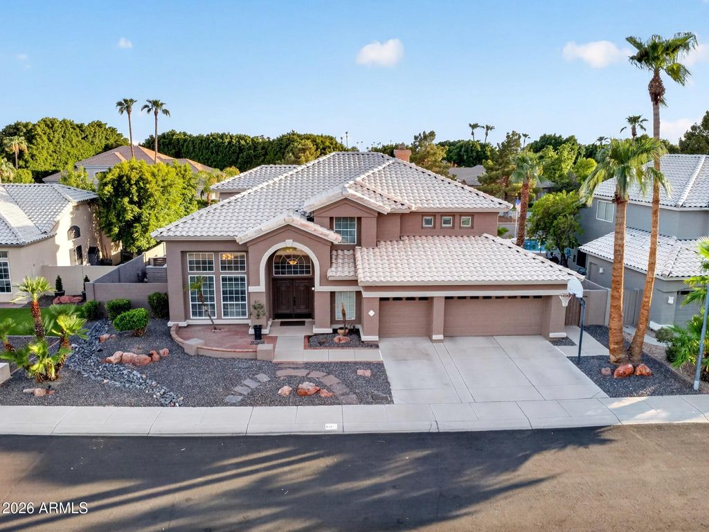 6261 W LOUISE Drive, Glendale, AZ 85310 — photo 2