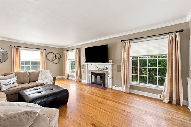 1926 Blake Boulevard SE, Cedar Rapids, IA 52403