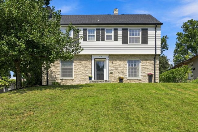 1926 Blake Boulevard SE, Cedar Rapids, IA 52403