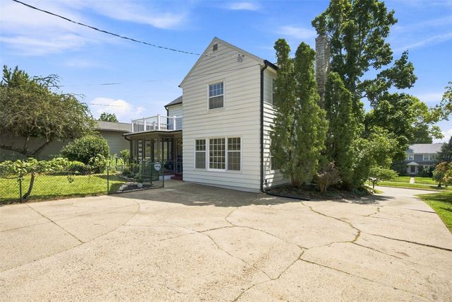 1926 Blake Boulevard SE, Cedar Rapids, IA 52403