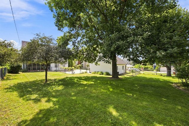 1926 Blake Boulevard SE, Cedar Rapids, IA 52403