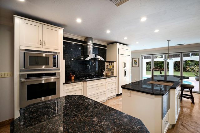 218 ROBIN DRIVE, Sarasota, FL 34236