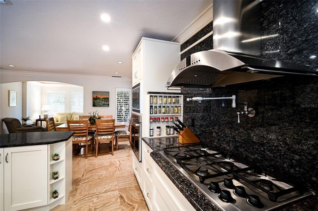 218 ROBIN DRIVE, Sarasota, FL 34236