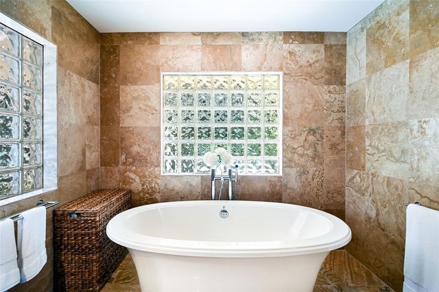 218 ROBIN DRIVE, Sarasota, FL 34236