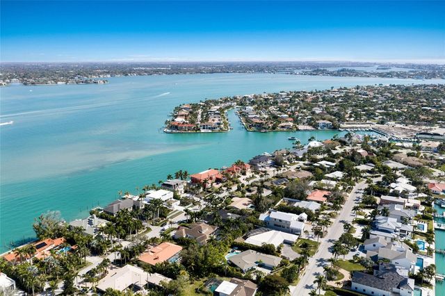 218 ROBIN DRIVE, Sarasota, FL 34236