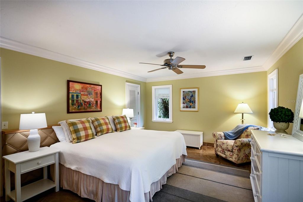 Image 26 of property listing at 218 ROBIN DRIVE, Sarasota, FL 34236