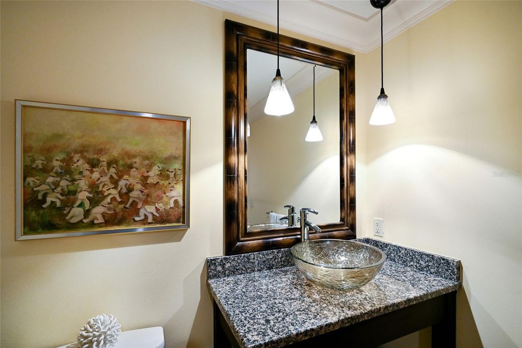 Image 28 of property listing at 218 ROBIN DRIVE, Sarasota, FL 34236