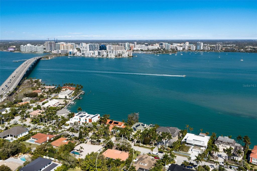 Image 5 of property listing at 218 ROBIN DRIVE, Sarasota, FL 34236