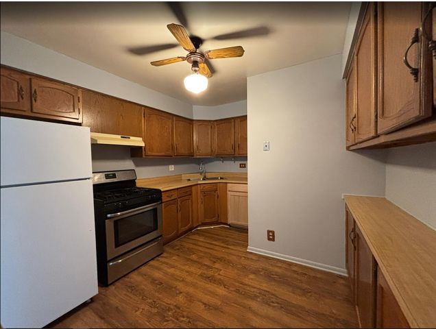 231 GREGORY Street 11, Aurora, IL 60504