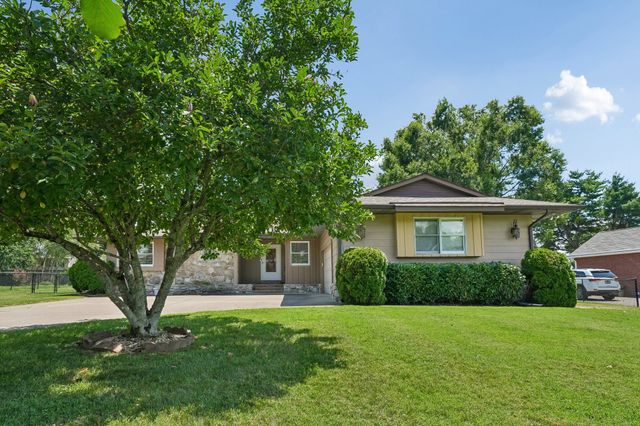 119 Stonehouse Dr, Gallatin, TN 37066