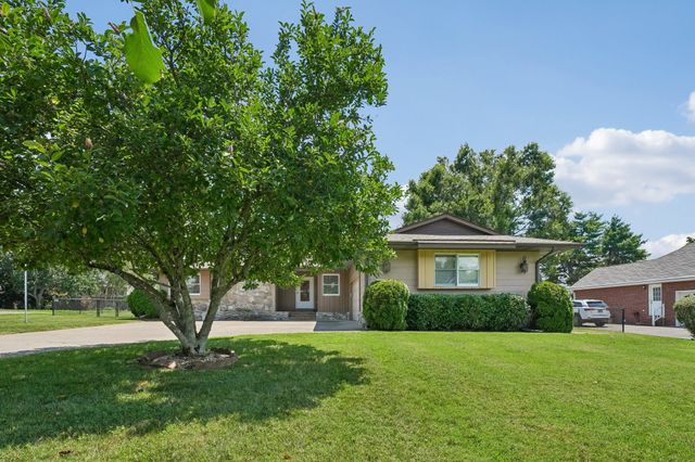 119 Stonehouse Dr, Gallatin, TN 37066