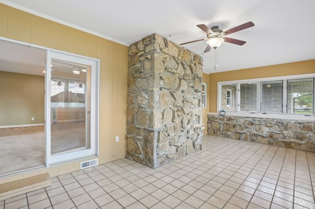 119 Stonehouse Dr, Gallatin, TN 37066