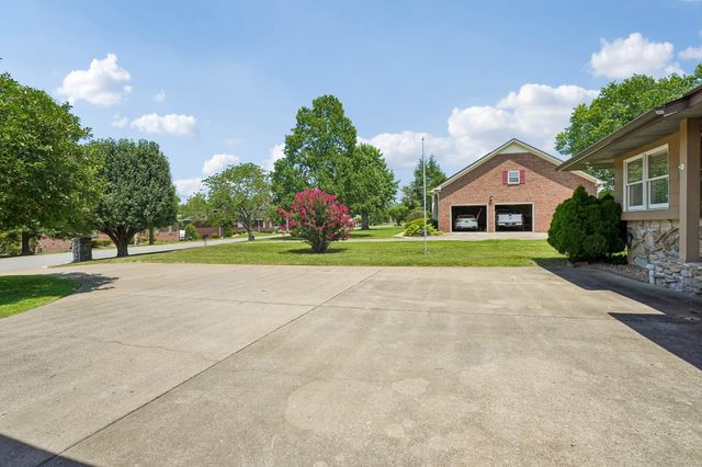 119 Stonehouse Dr, Gallatin, TN 37066