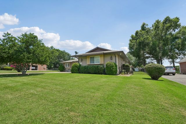 119 Stonehouse Dr, Gallatin, TN 37066