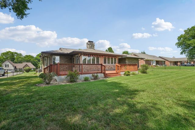 119 Stonehouse Dr, Gallatin, TN 37066
