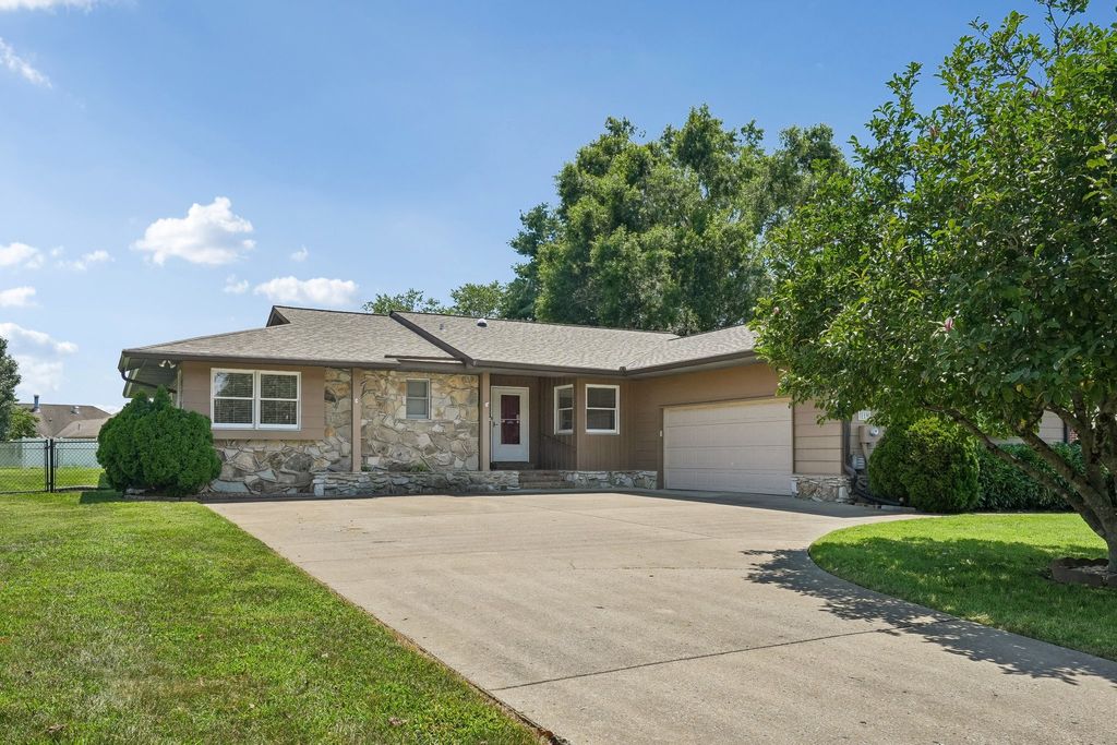 119 Stonehouse Dr, Gallatin, TN 37066