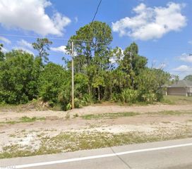 410/412 Bell BLVD S, Lehigh Acres, FL 33974