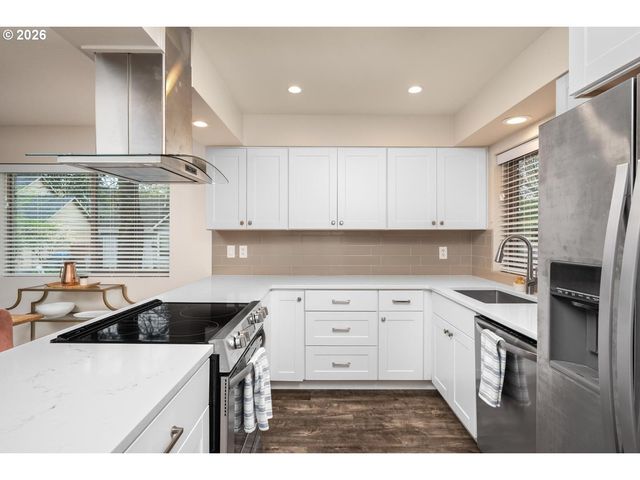 9721 Sw LONDON Ct, Portland, OR 97223