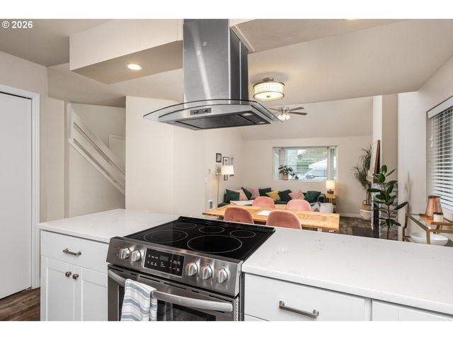 9721 Sw LONDON Ct, Portland, OR 97223