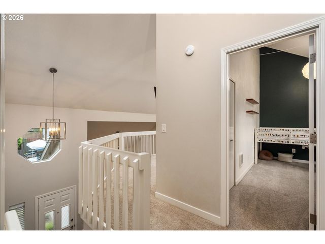 9721 Sw LONDON Ct, Portland, OR 97223